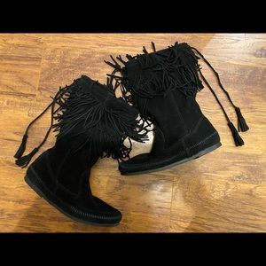 Minnetonka moccasins fringe black leather suede